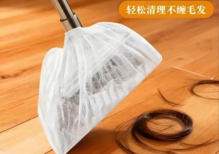扫把扫头发的技巧和方法/扫把清理地上头发怎么处理干净呢